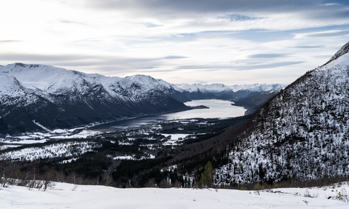 Mindre snø enn normalt har konsekvenser utover dårlig skiføre. Bilde fra Åndalsnes i februar i år. Foto: Vilde Jagland/MET