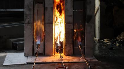 Firesafe viste på effektivt vis hvordan elektriske forsyningskabler påvirkes av brann – både med og uten beskyttelse.