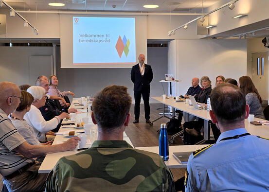 Bilde av deltakerne rundt bordet