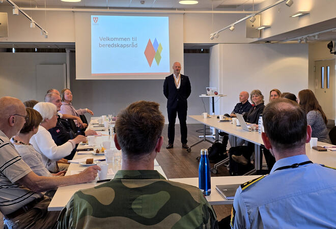 Bilde av deltakerne rundt bordet