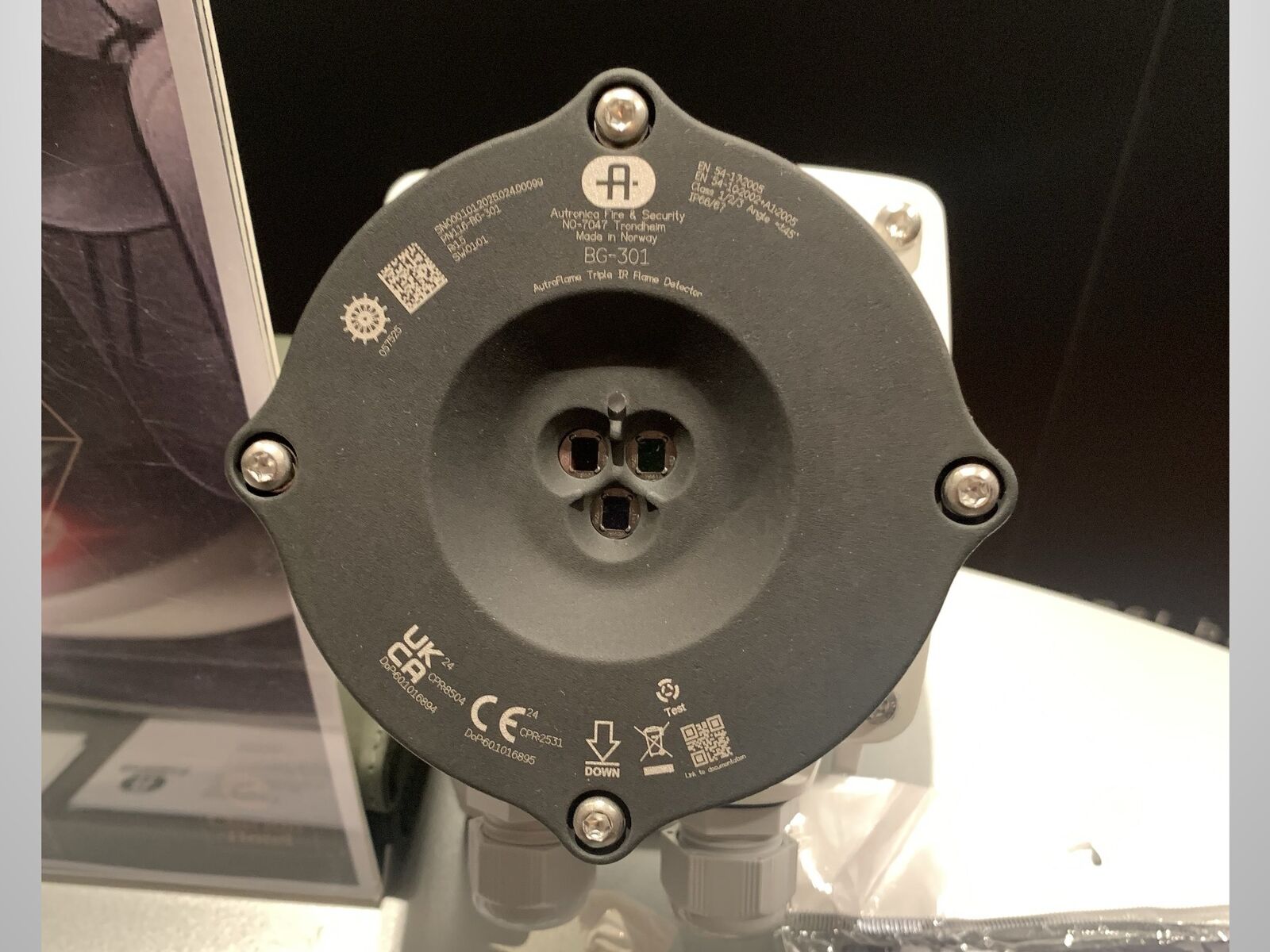 AutroFlame BG-301 har enkel montering og installasjon, og man blir ikke blendet av oljefilm på vinduet.