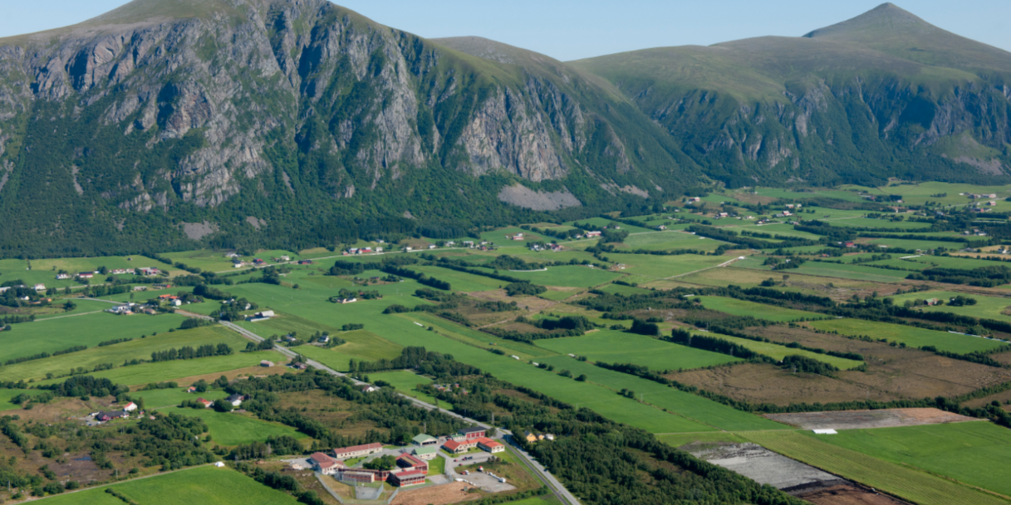 Oversiktsbilde av hustad fengsel