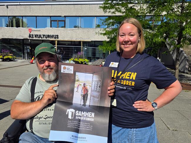 Knut og Maria utenfor Ås kulturhus