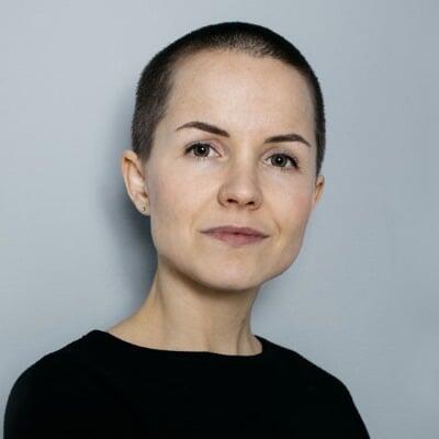 Bilde av en smilende dame