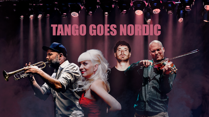Bilde av et jazzband, med en dame i midten.