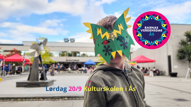 Bilde av en gutt med en fargerik maske på seg