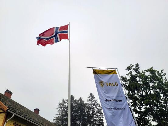 Norsk flagg og valg-vimpel