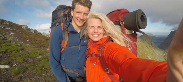 8 av 10 blant de mellom 18 og 29 år lar seg inspirere til tur og friluftsliv gjennom sosiale medier. Foto: Sigbjørn Bøtun / Norsk Friluftsliv 8 av 10 blant de mellom 18 og 29 år lar seg inspirere til tur og friluftsliv gjennom sosiale medier. Foto: Sigbjørn Bøtun / Norsk Friluftsliv