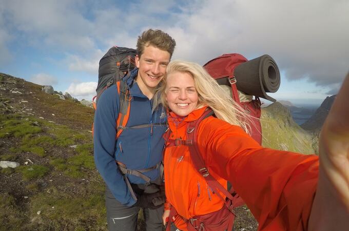 8 av 10 blant de mellom 18 og 29 år lar seg inspirere til tur og friluftsliv gjennom sosiale medier. Foto: Sigbjørn Bøtun / Norsk Friluftsliv 8 av 10 blant de mellom 18 og 29 år lar seg inspirere til tur og friluftsliv gjennom sosiale medier. Foto: Sigbjørn Bøtun / Norsk Friluftsliv