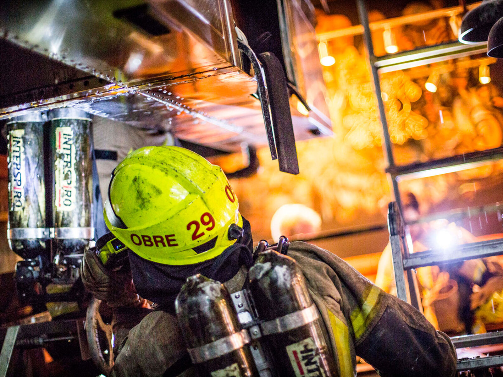 Dommen kan virke preventivt og forebygge flere ventilasjonsbranner, mener branninspektør Frode Michaelsen. Illustrasjonsbildet er fra en tidligere brann; ikke fra restauranten som denne rettssaken handlet om. (Foto: Oslo brann- og redningsetat)