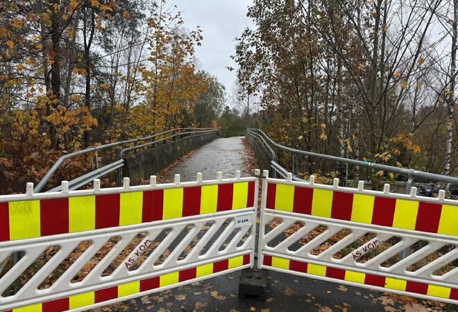 Foto av gangbroen med sperre