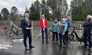 Ordfører og gjester ved åpning
