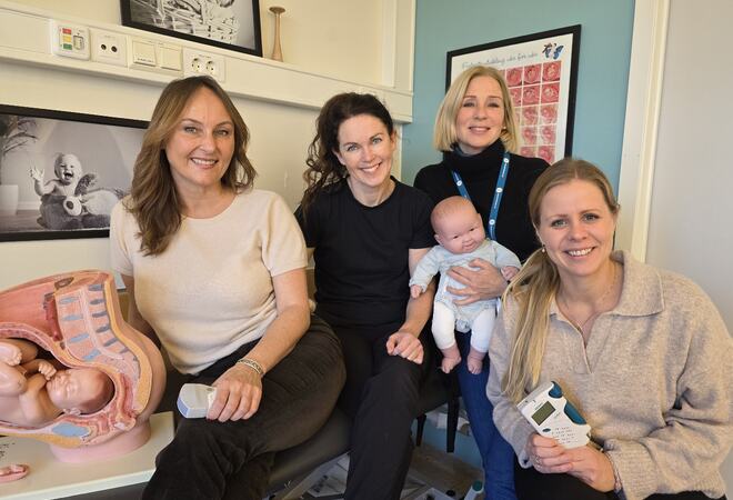 Fra venstre Maria Syftestad, Mirjam Sandholt, Karin Falk Jørgensen og Marte Hovdsveen. Jordmødrene samlet