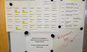 Oppslagstavle med meny og aktiviteter