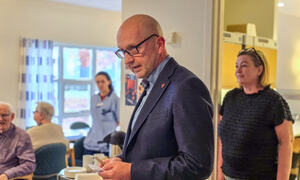 Kommunedirektør Tom-Arne Tørfoss holder tale