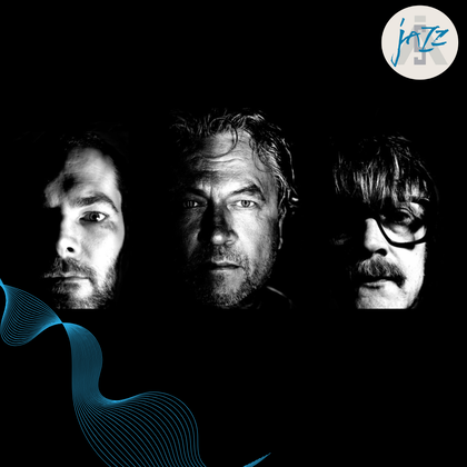 Sort og hvit bilde av 3 manneansikter