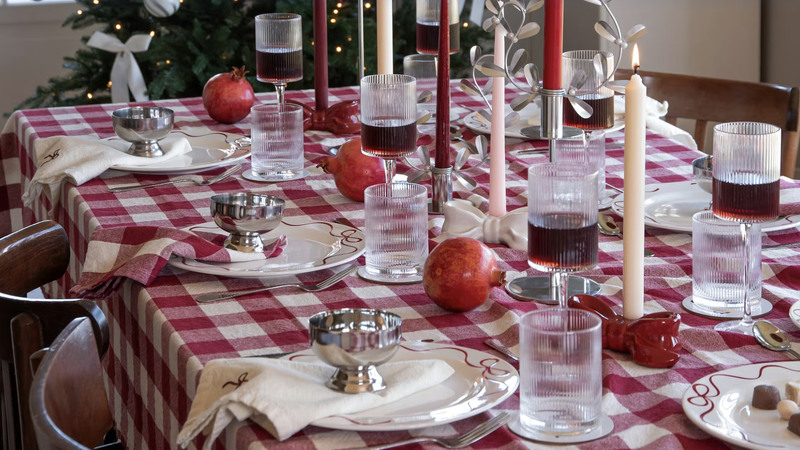 Dessertbeger Mini, 6 for 354 kr. Glassunderlag Rosett, 4 for 55 kr. Vinglass Ribbed, 4 for 396 kr. Glass Ribbed, 4 for 316 kr. Tøyserviett Rut, 2 for 89 kr. Bestikk Hammered, 4 for 139 kr. Lysestake Rosett, 119 kr. Lysestake Eclipse, 119 kr.