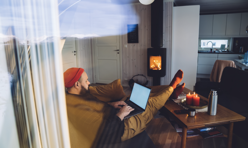 UNNGÅ KALD HYTTE: Sjekk at du ikke har 2G-avhengige produkter på hytta før 2G-nettet slukkes. Foto: shutterstock UNNGÅ KALD HYTTE: Sjekk at du ikke har 2G-avhengige produkter på hytta før 2G-nettet slukkes. Foto: shutterstock