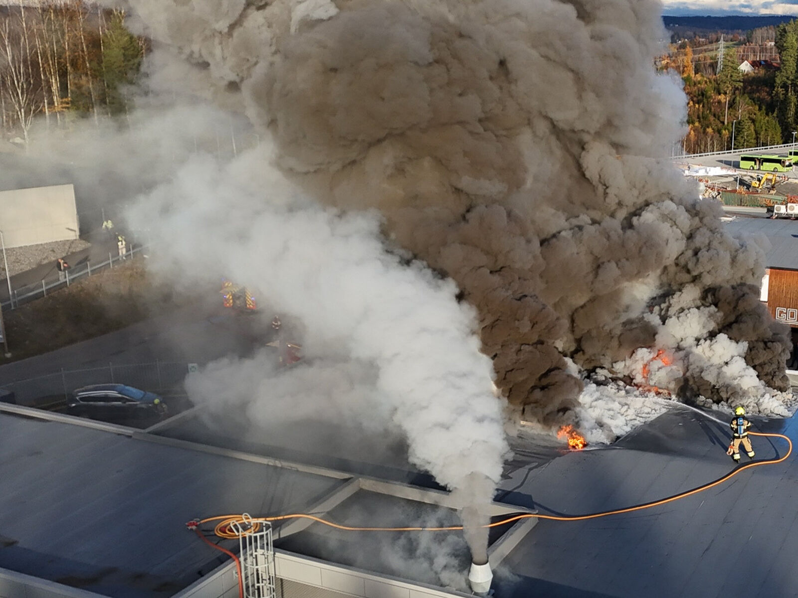 Brannen i Drøbak vaskeri fotografert med drone. Foto: Stian Drake / Akershus Amtstidende