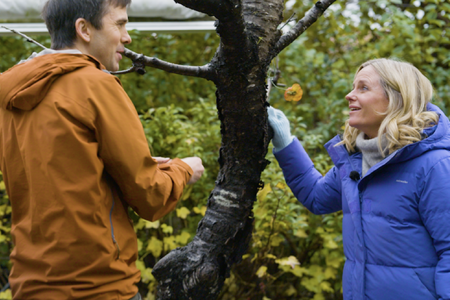 Fugleekspert i WWF, Sverre Lundemo, og fuglenysgjerrig Solveig Kloppen. Foto: Funkel/WWF Verdens naturfond