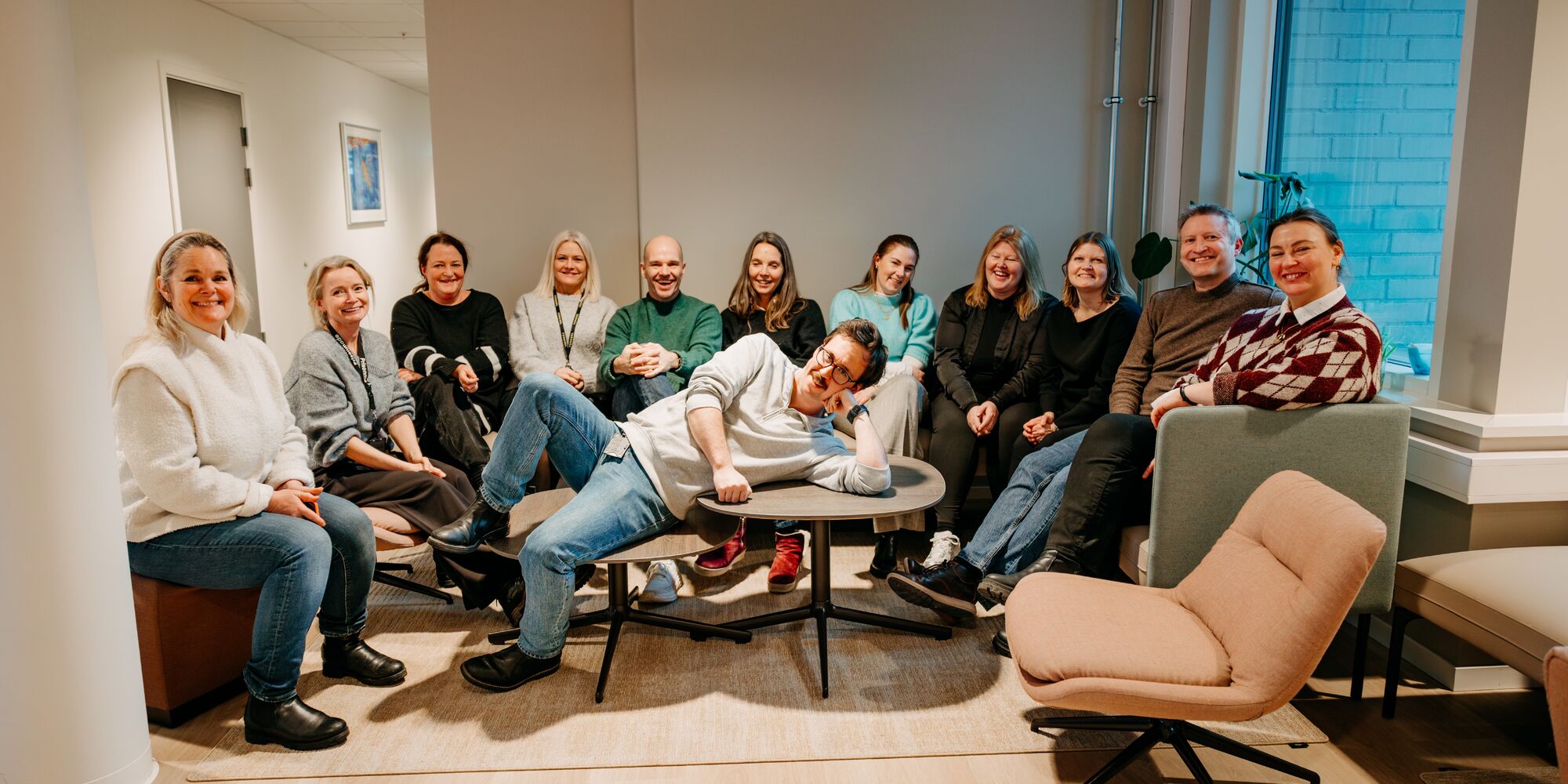 Bilde av gruppen som arbeider med veilederen. Foto: Tonje Dahlbak/KRUS