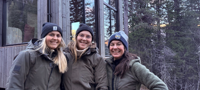 OssTRE - tre jenter, en hytte, fire uker. Bettina, Katarina og Maria ønsker å gjennomføre drømmeprosjektet. Foto: Erik Lundby