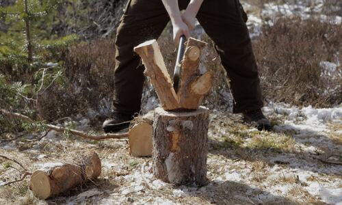 Tilgangen til ved kan vise seg å bli essensiell i en krisesituasjon. Foto: Leif Magne Flemmen