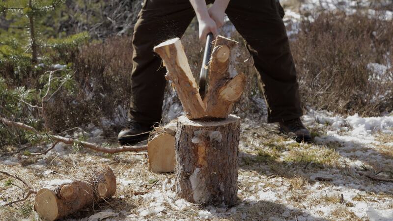 Tilgangen til ved kan vise seg å bli essensiell i en krisesituasjon. Foto: Leif Magne Flemmen