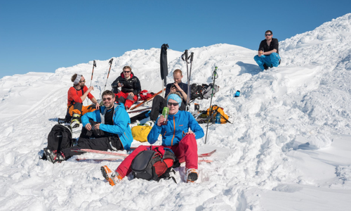 Mange ønsker seg nok en deilig solvegg i løpet av påskeferien. Getty Images Mange ønsker seg nok en deilig solvegg i løpet av påskeferien. Getty Images