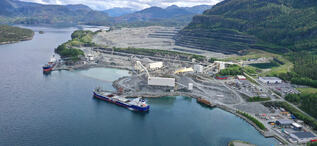 Kontroll på maskinene i pukkverket