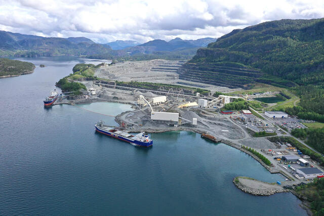 Kontroll på maskinene i pukkverket