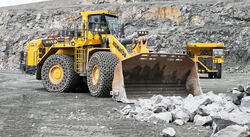 Kontroll på maskinene i pukkverket