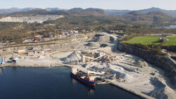 Kontroll på maskinene i pukkverket