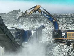 Kontroll på maskinene i pukkverket