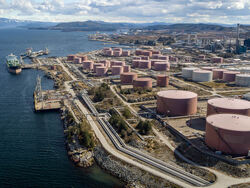 Norges mest «verdifulle adresse»: Mongstad tar imot 40 prosent av landets råolje med en verdi på over en halv milliard kroner daglig (Foto: Espen Rønnevik/Roar Lindefjeld @ Equinor). Norges mest verdifulle «adresse»