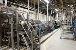 Produksjonslinje M320 produserer opp mot 1300 kg per time. Én produksjonslinje kan ha opp mot 200 små og store maskiner som er med på fremstillingen av én pose potetgull. Smørefrie lager gir mindre stans i produksjonen hos Maarud
