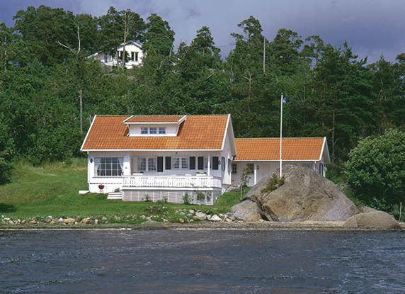 Hytte ved sjøen Foto IFI_630x457